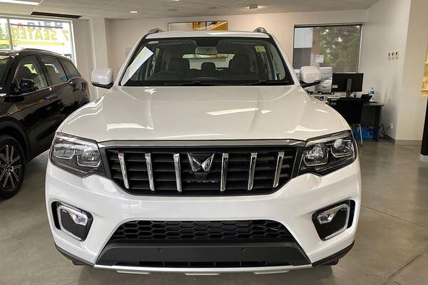 2025 Mahindra Scorpio Z8L