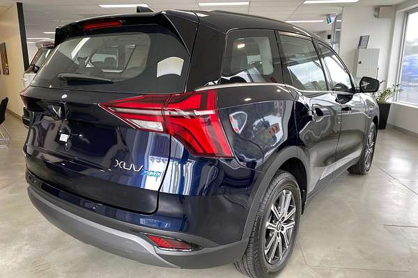 2025 Mahindra XUV700 AX7L