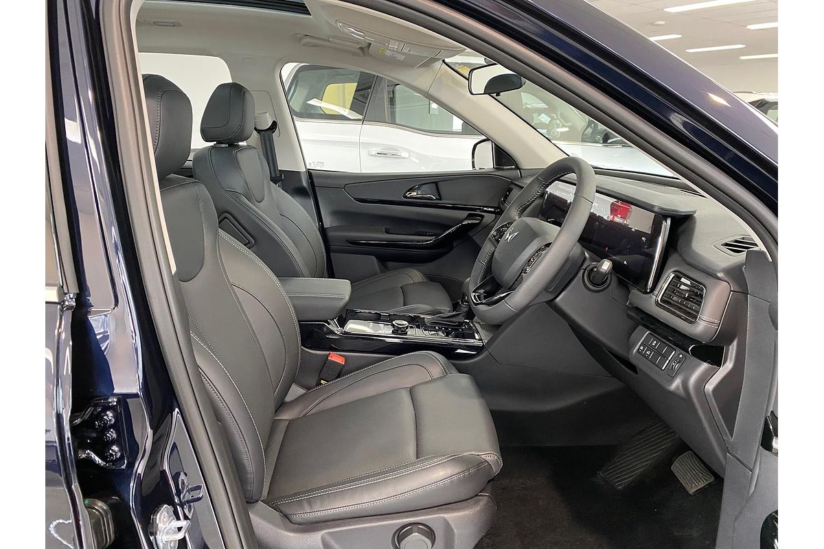 2025 Mahindra XUV700 AX7L