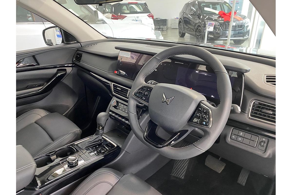2025 Mahindra XUV700 AX7L