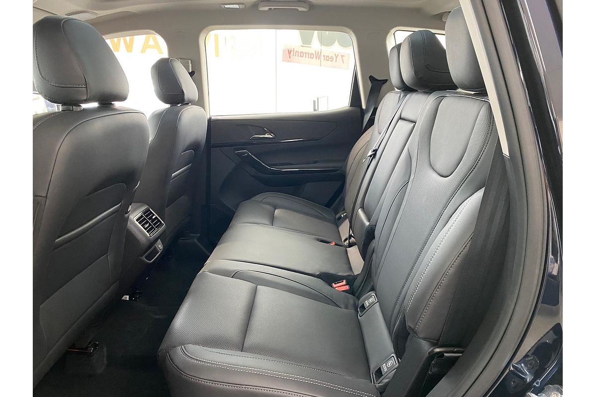 2025 Mahindra XUV700 AX7L