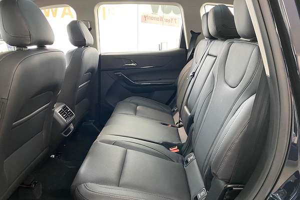 2025 Mahindra XUV700 AX7L