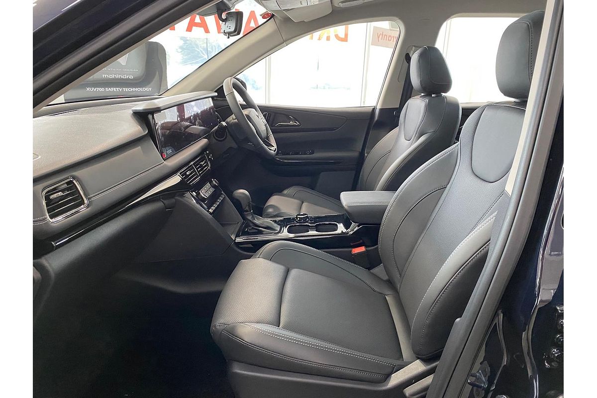 2025 Mahindra XUV700 AX7L