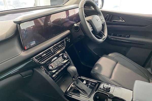 2025 Mahindra XUV700 AX7L