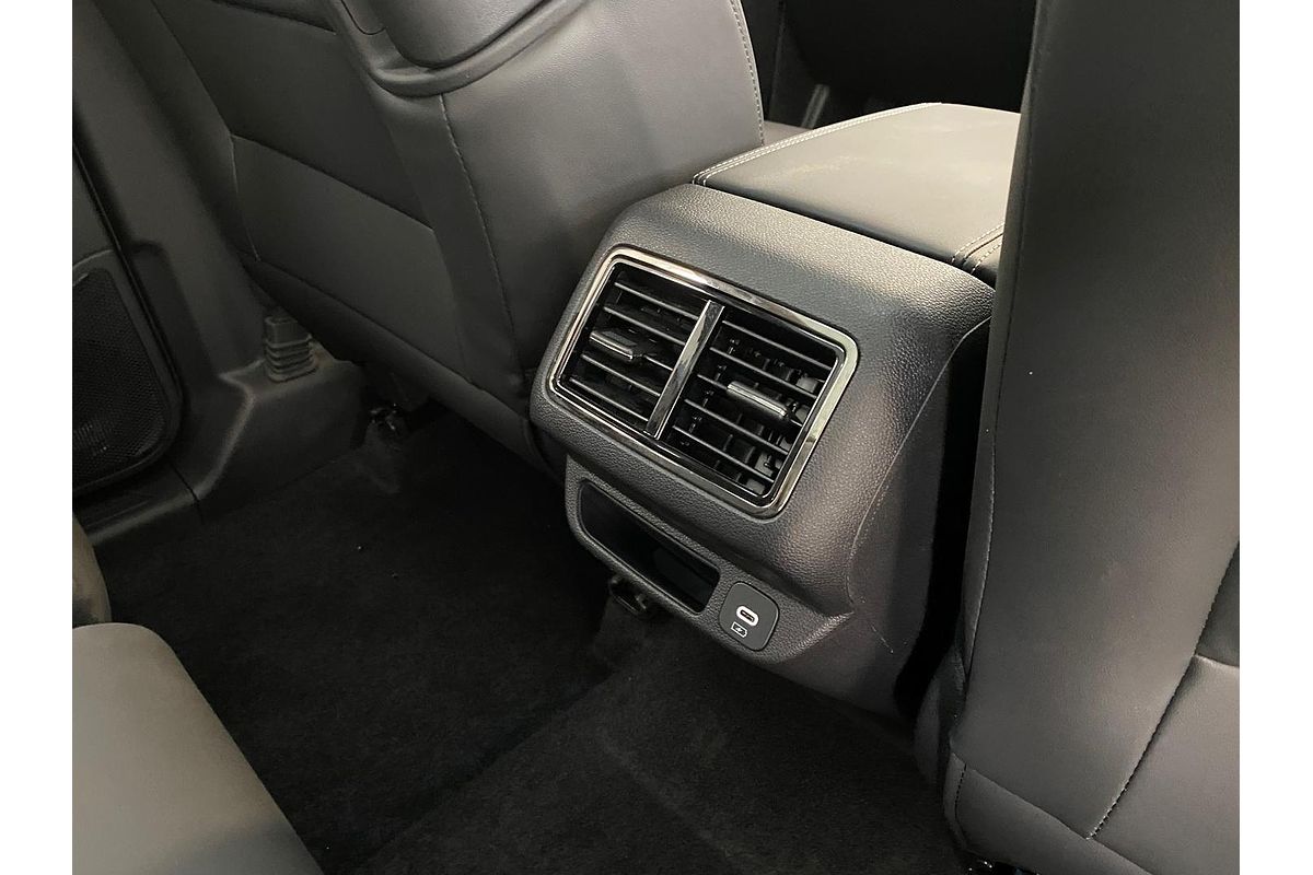 2025 Mahindra XUV700 AX7L