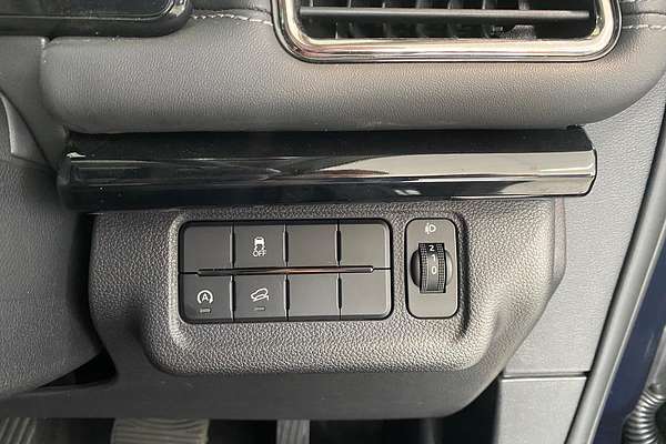 2025 Mahindra XUV700 AX7L