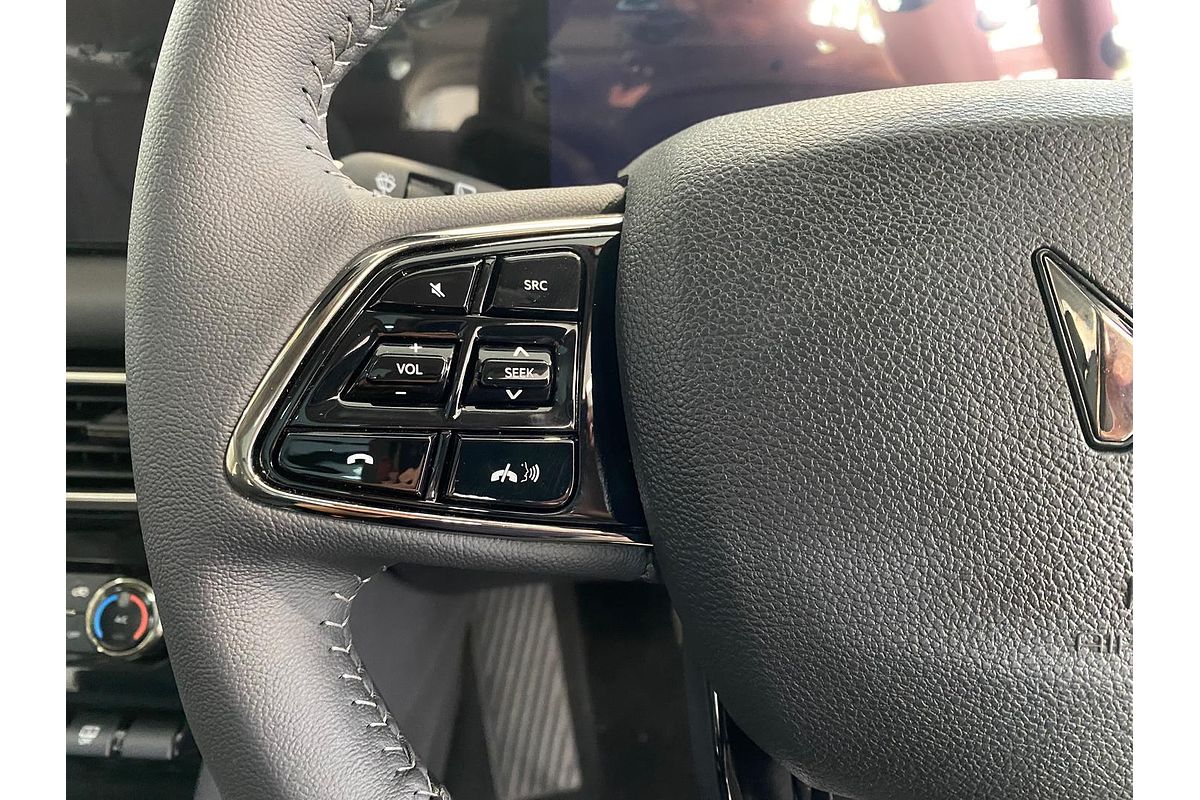 2025 Mahindra XUV700 AX7L