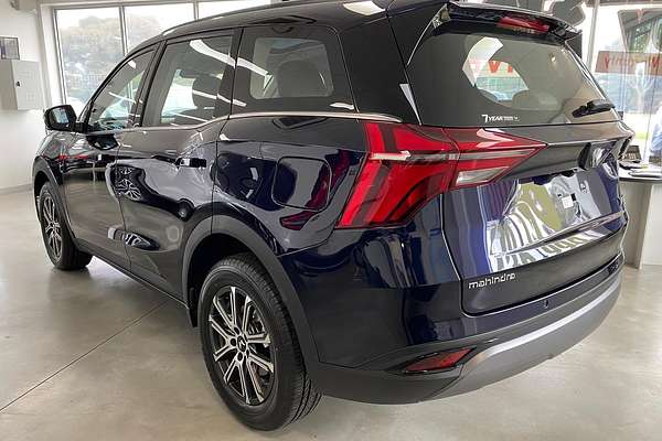 2025 Mahindra XUV700 AX7L