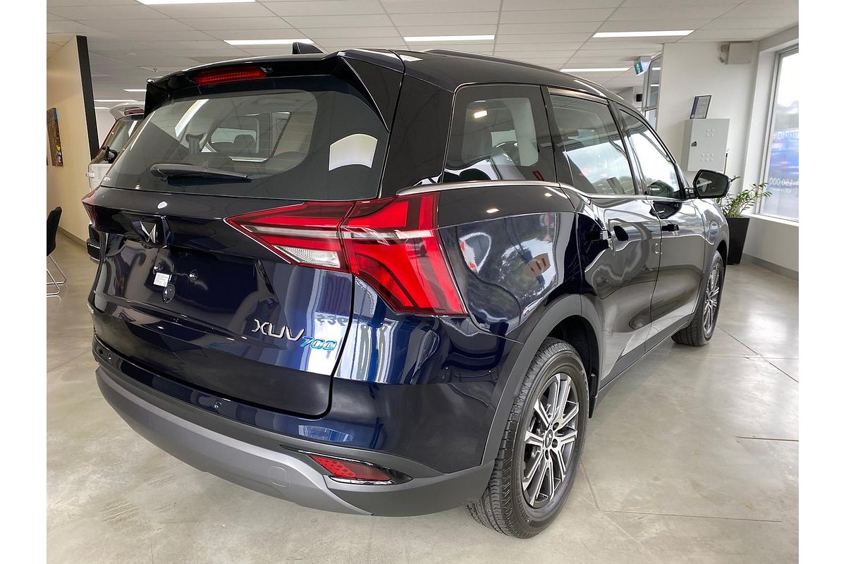 2025 Mahindra XUV700 AX7L