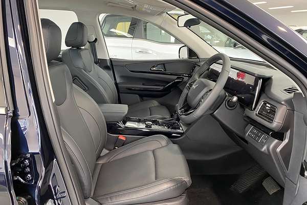 2025 Mahindra XUV700 AX7L