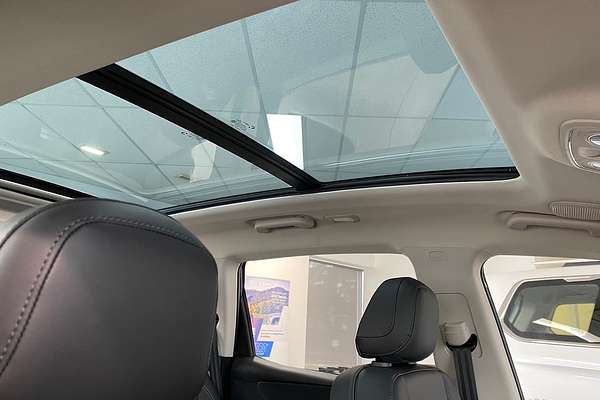 2025 Mahindra XUV700 AX7L