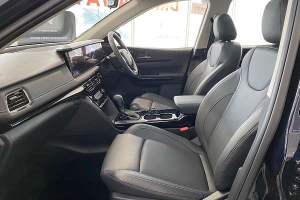 2025 Mahindra XUV700 AX7L
