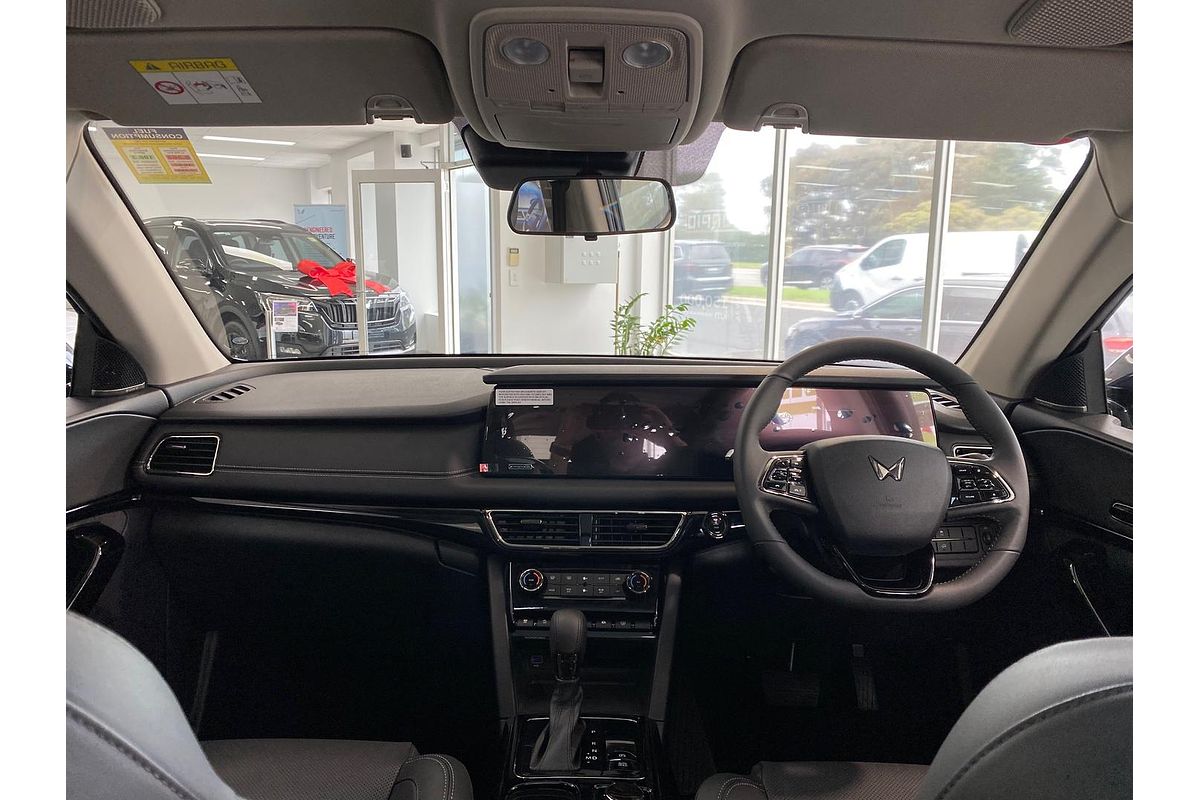 2025 Mahindra XUV700 AX7L