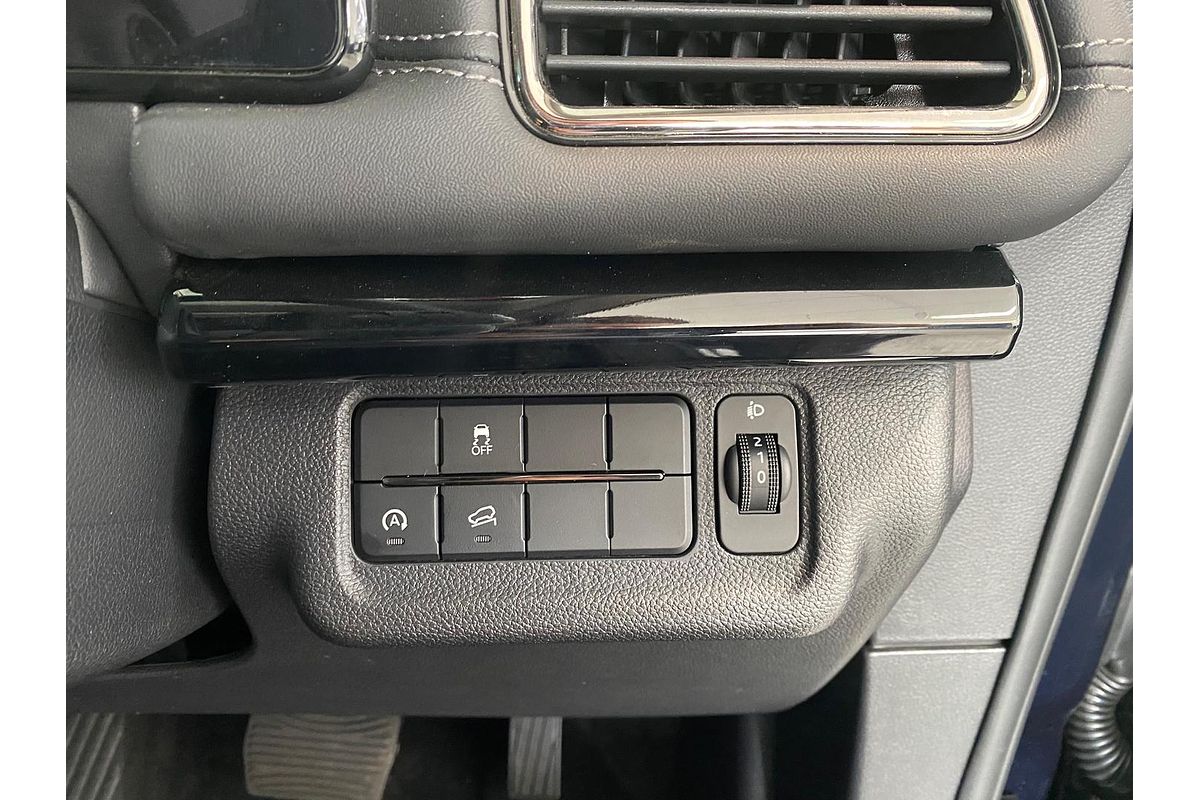 2025 Mahindra XUV700 AX7L