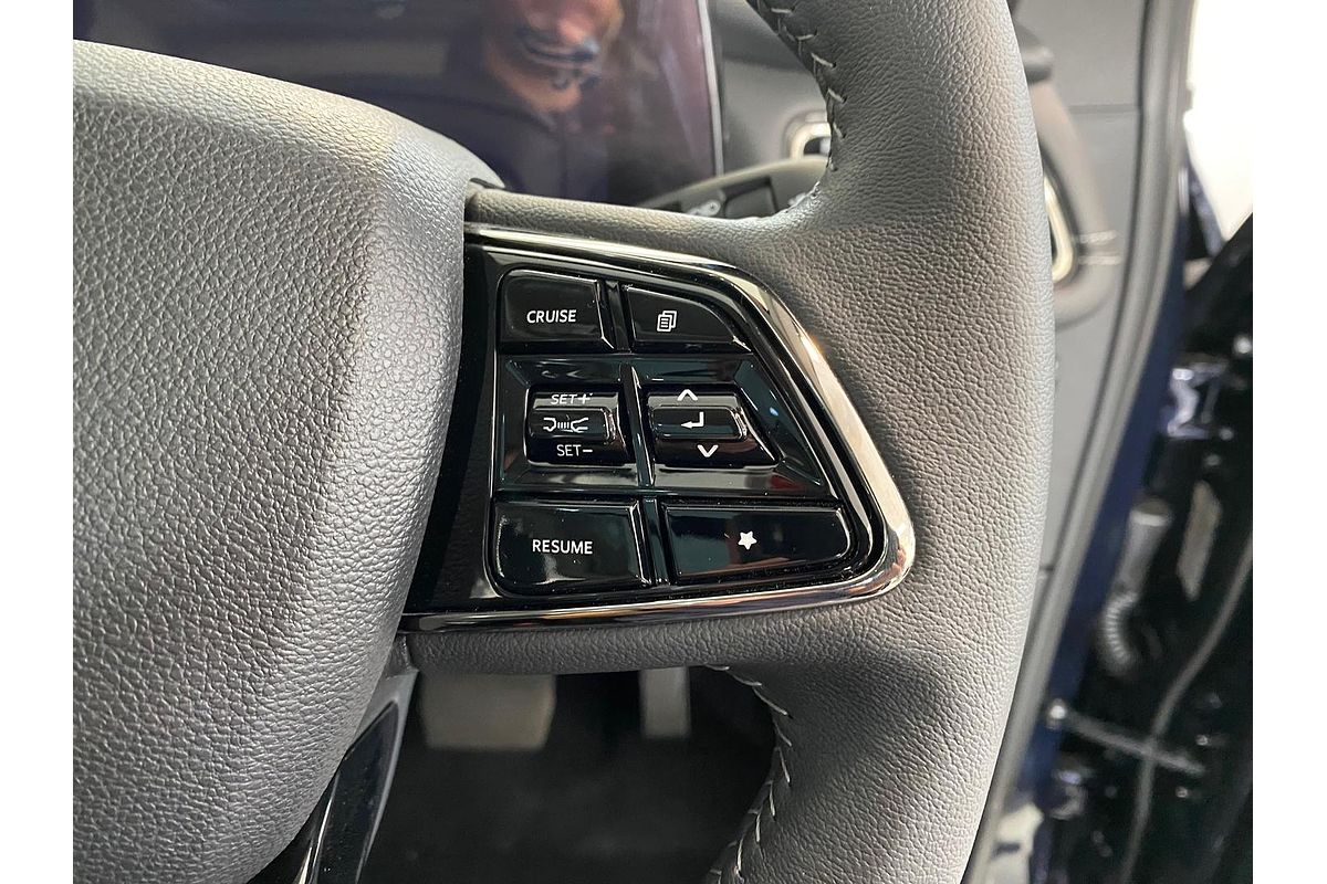 2025 Mahindra XUV700 AX7L