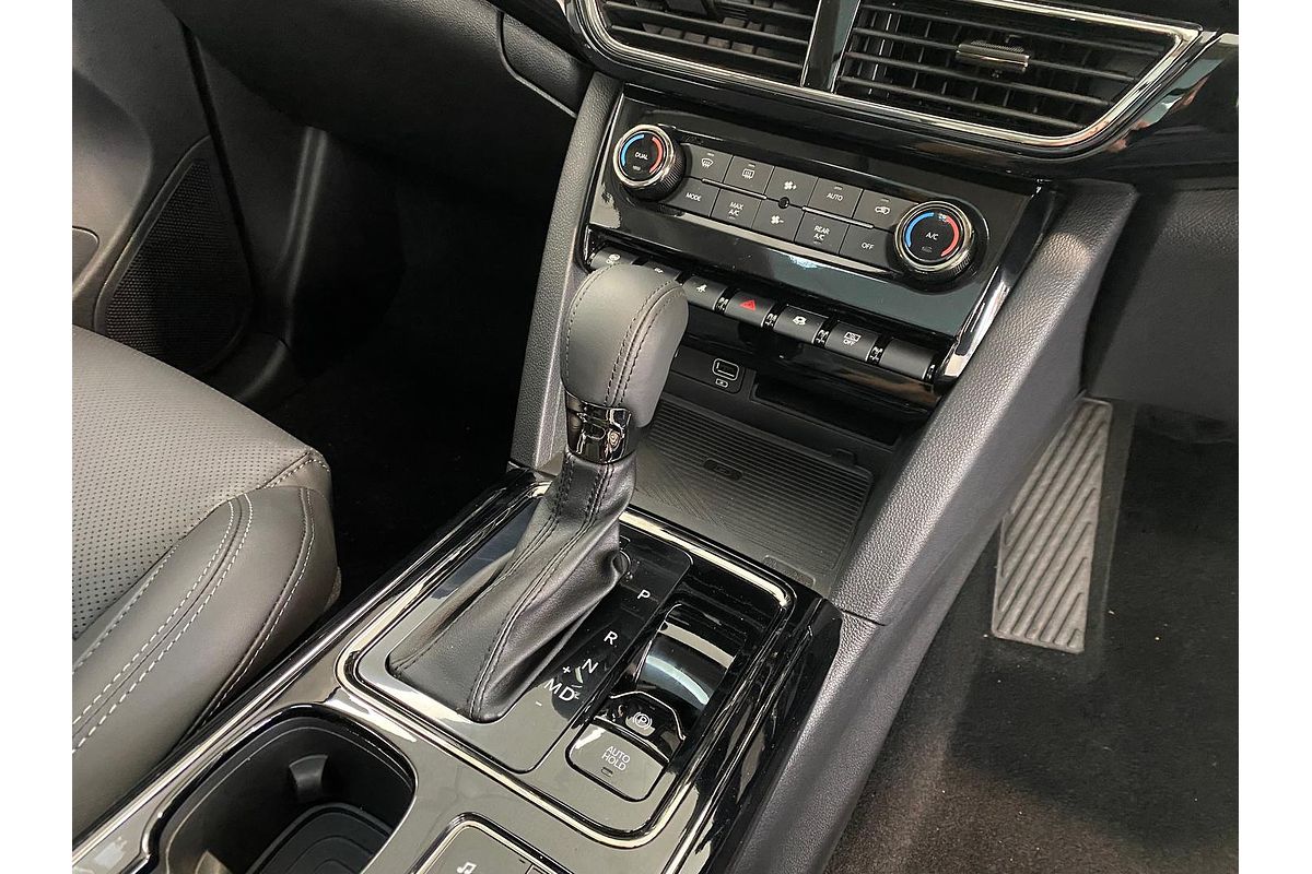 2025 Mahindra XUV700 AX7L