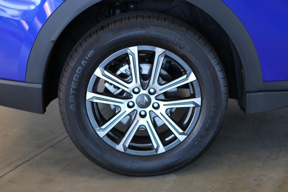 2024 Mahindra XUV700 AX7L