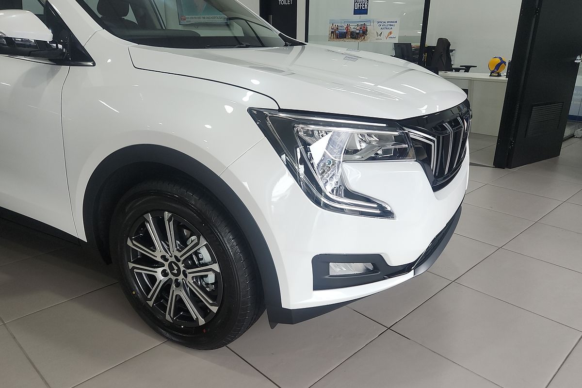 2025 Mahindra XUV700 AX7L