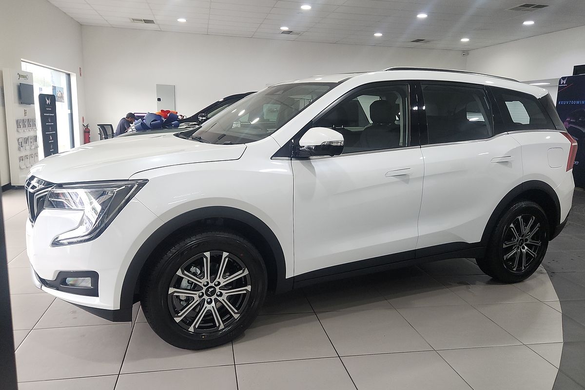 2025 Mahindra XUV700 AX7L