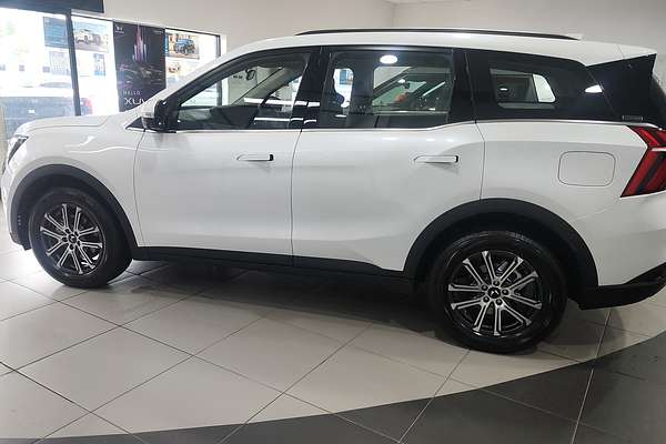 2025 Mahindra XUV700 AX7L