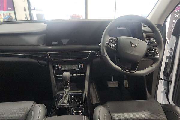 2025 Mahindra XUV700 AX7L