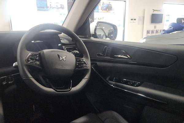 2025 Mahindra XUV700 AX7L