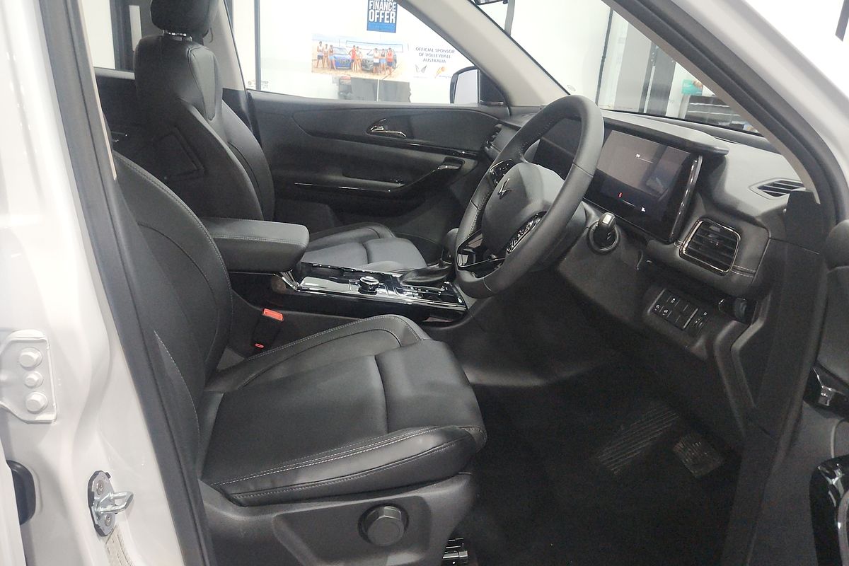 2025 Mahindra XUV700 AX7L