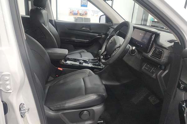 2025 Mahindra XUV700 AX7L