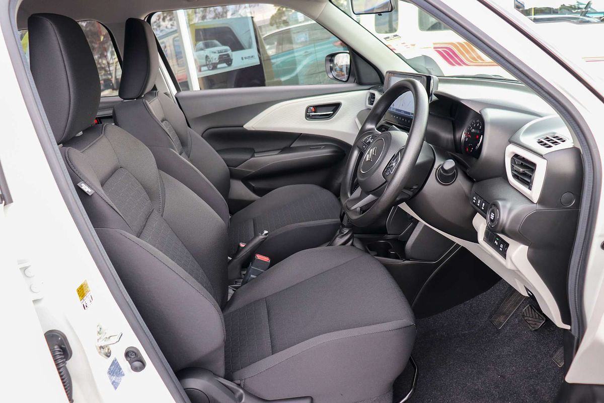 2024 Suzuki Swift Hybrid UZ