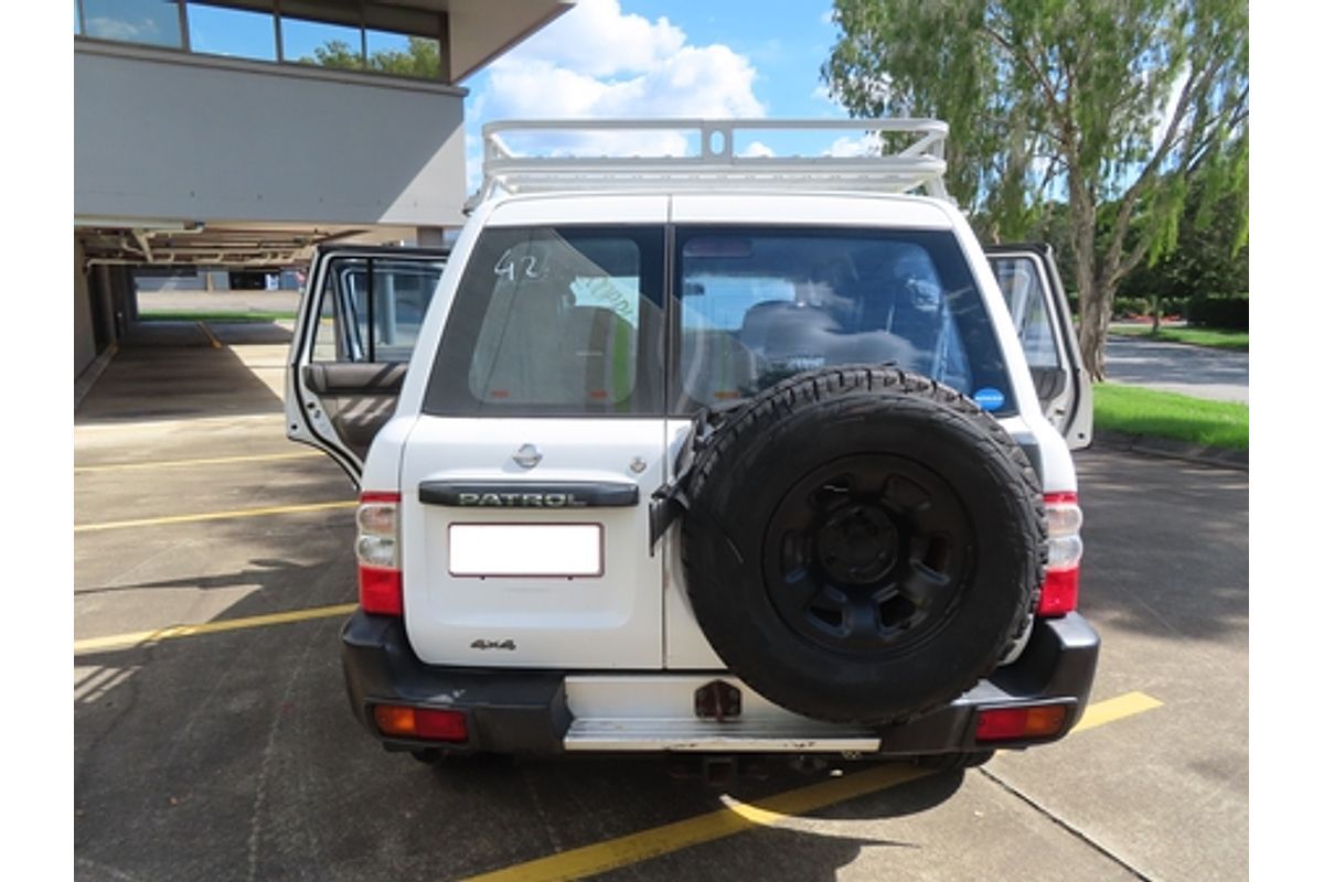 2001 Nissan Patrol ST GU III