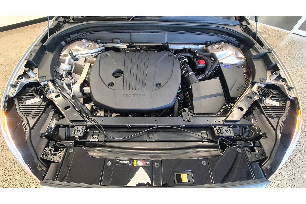 2022 Volvo XC60 Ultimate B5 Bright