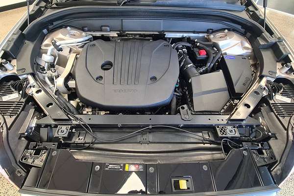 2022 Volvo XC60 Ultimate B5 Bright