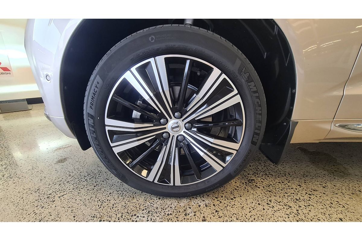 2022 Volvo XC60 Ultimate B5 Bright