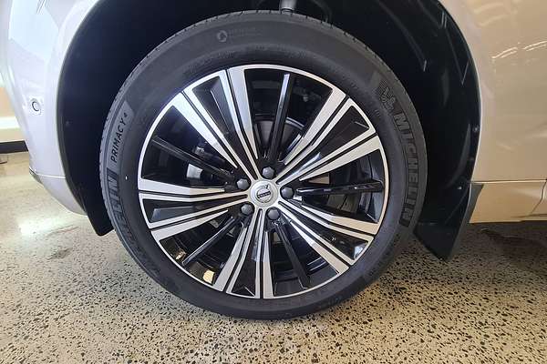 2022 Volvo XC60 Ultimate B5 Bright