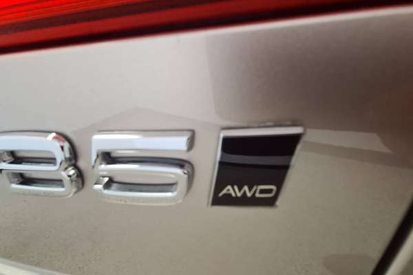 2022 Volvo XC60 Ultimate B5 Bright