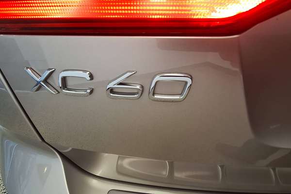 2022 Volvo XC60 Ultimate B5 Bright