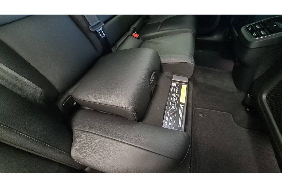2022 Volvo XC60 Ultimate B5 Bright