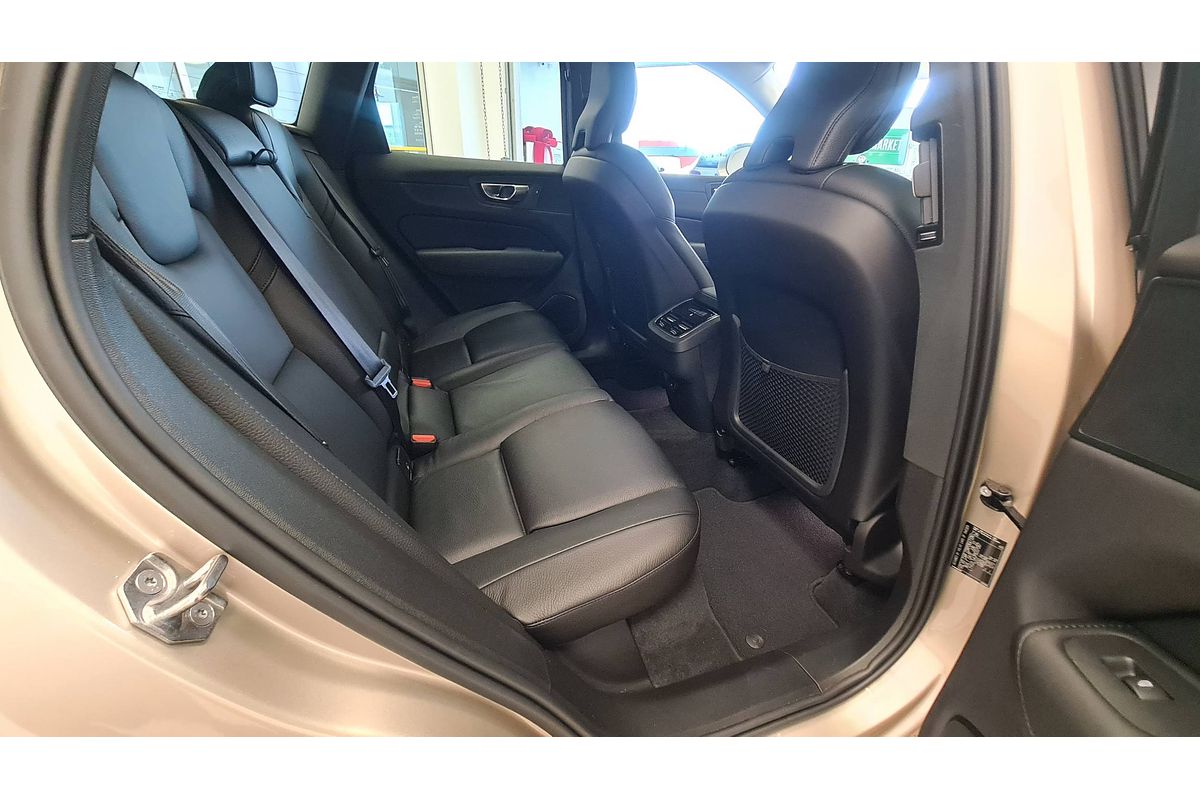2022 Volvo XC60 Ultimate B5 Bright