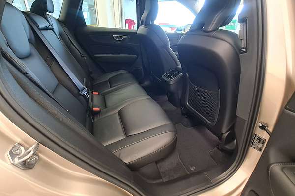 2022 Volvo XC60 Ultimate B5 Bright