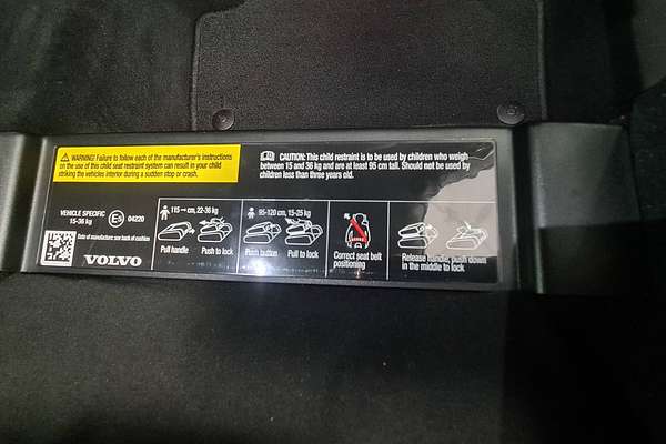 2022 Volvo XC60 Ultimate B5 Bright