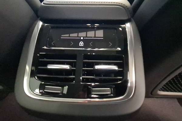 2022 Volvo XC60 Ultimate B5 Bright