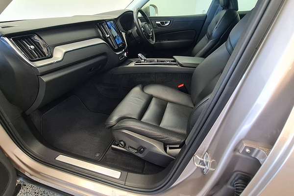 2022 Volvo XC60 Ultimate B5 Bright