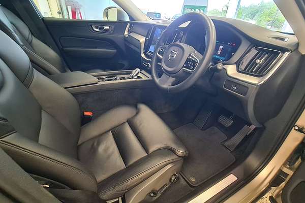 2022 Volvo XC60 Ultimate B5 Bright