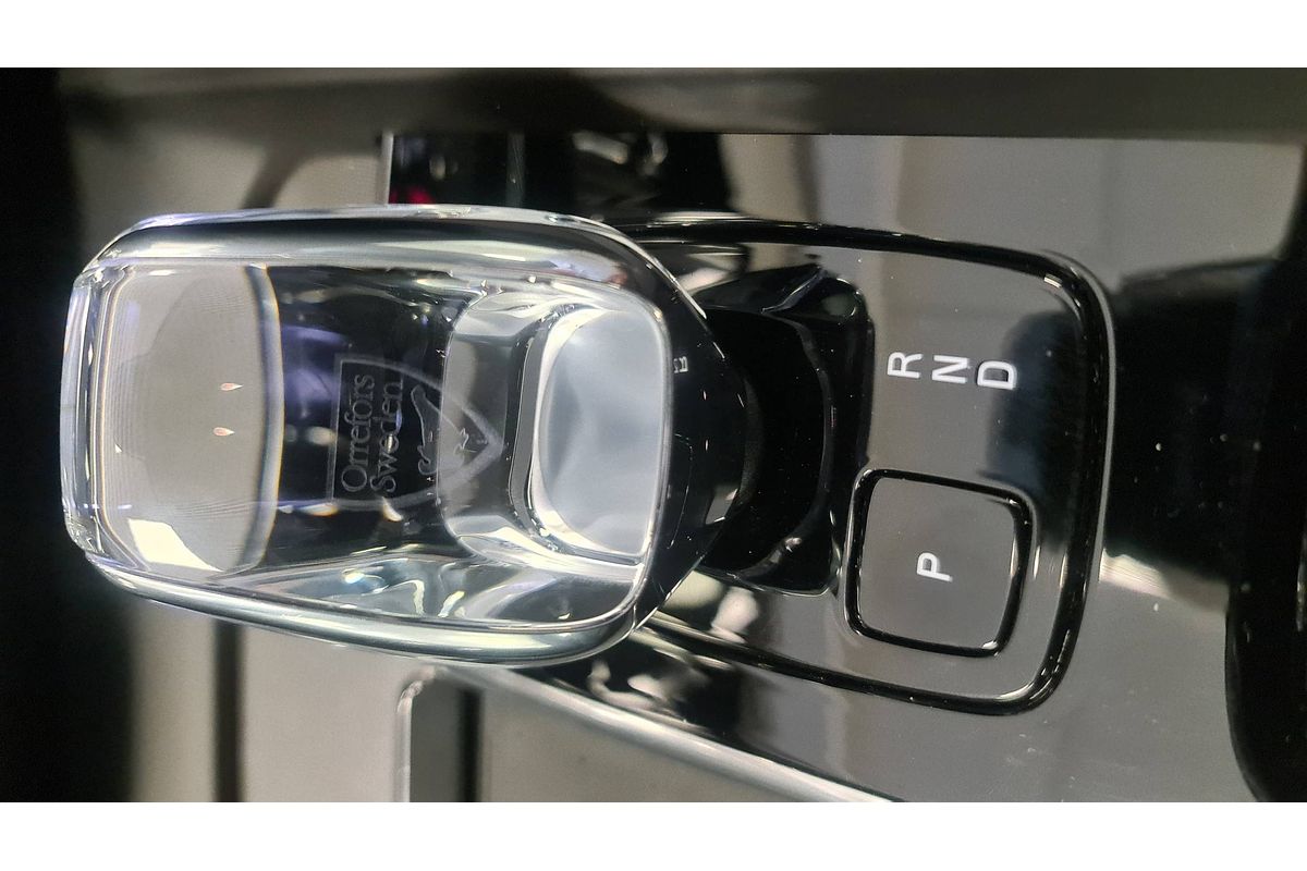 2022 Volvo XC60 Ultimate B5 Bright