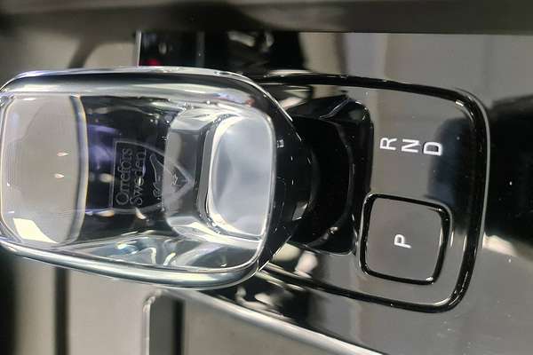 2022 Volvo XC60 Ultimate B5 Bright