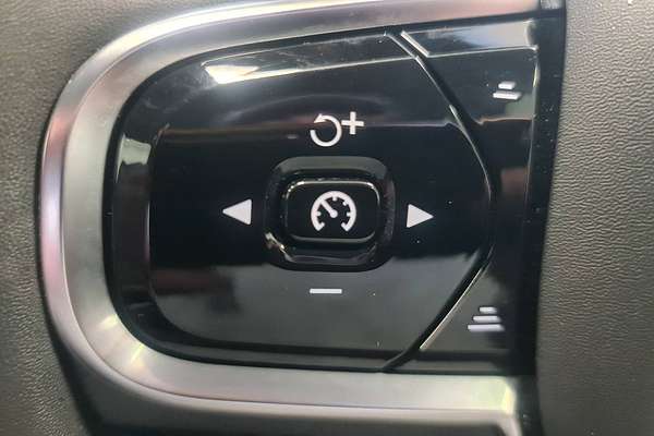 2022 Volvo XC60 Ultimate B5 Bright