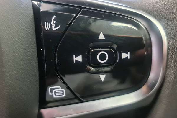 2022 Volvo XC60 Ultimate B5 Bright