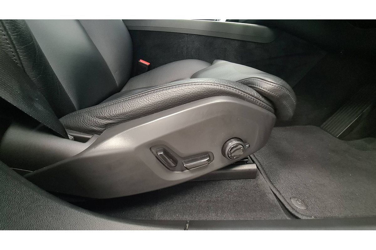 2022 Volvo XC60 Ultimate B5 Bright