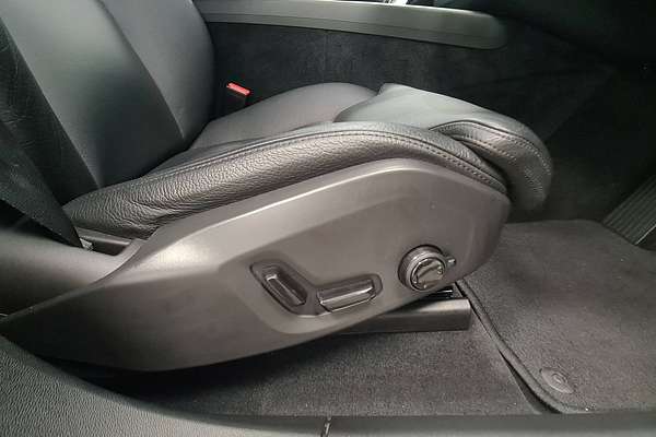 2022 Volvo XC60 Ultimate B5 Bright