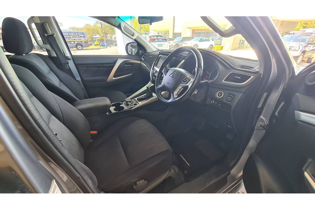2015 Mitsubishi Pajero Sport GLX QE